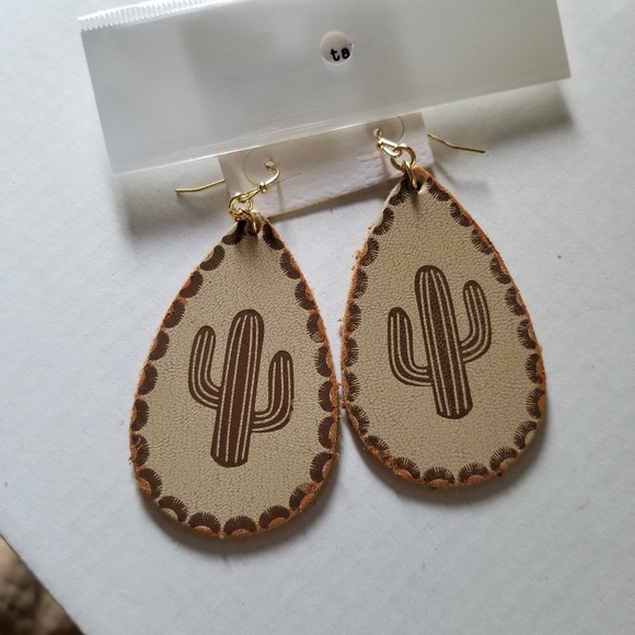 WESTERN GYPSY  boho cactus LEATHER EARRINGS - Picture 4 of 5